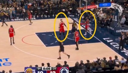 斯玛特空切祖巴茨不补防！小卡愤怒砸球不满：你就杵那啥也不干！